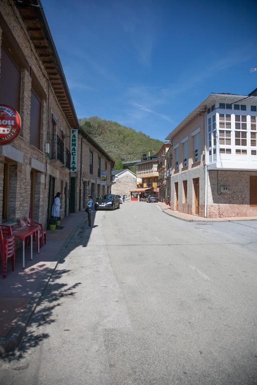 Gasthaus Casa Rural Pandelo Vega de Valcarce Exterior foto